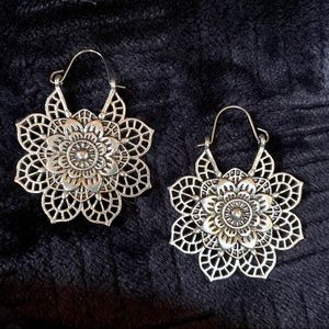 NWOT 🛍 Bundle for DISCOUNTS off Merch & Shipping